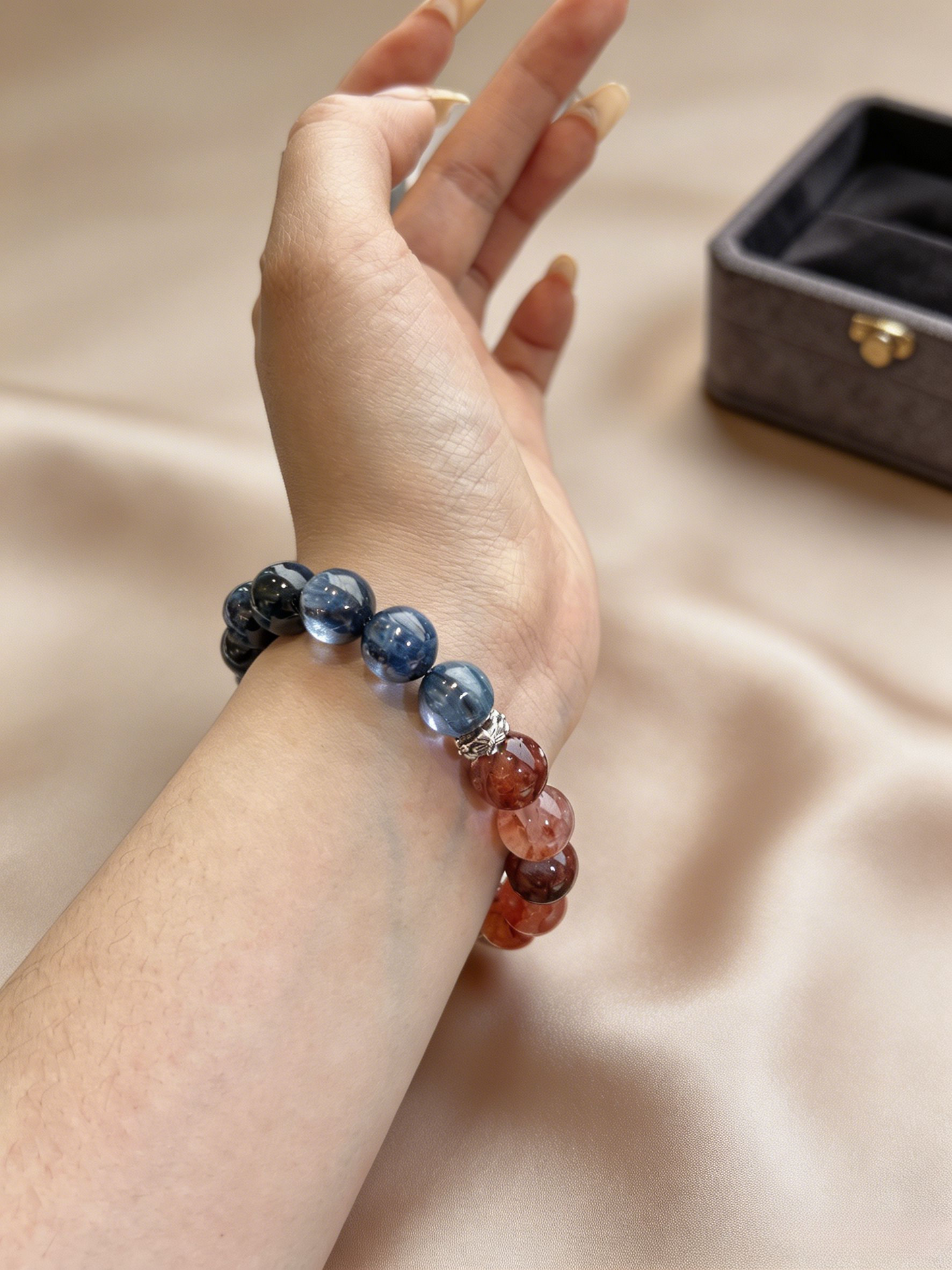 "Crimson Flame & Ocean Plume" — Premium Red Hematoid Quartz & Kyanite Balanced Single-Loop Bracelet