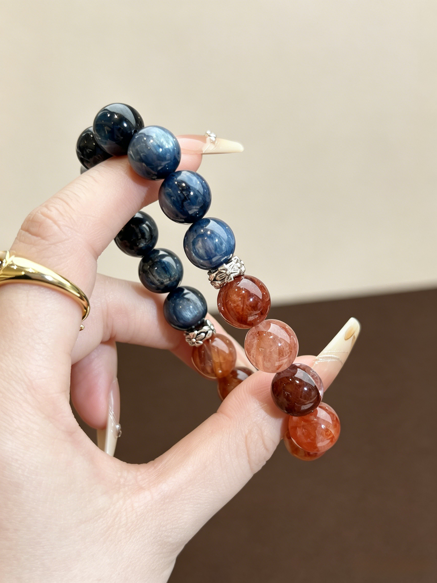 "Crimson Flame & Ocean Plume" — Premium Red Hematoid Quartz & Kyanite Balanced Single-Loop Bracelet